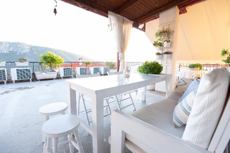 Apartment Kouros Delphi Екстер'єр фото
